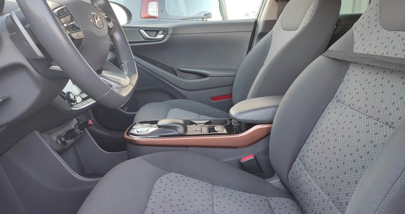 Hyundai IONIQ cena 58900 przebieg: 172500, rok produkcji 2017 z Kołobrzeg małe 562
